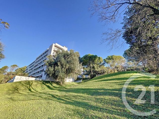 Appartement F1 à louer - 1 pièce - 30.5 m2 - CANNES LA BOCCA - 06 - PROVENCE-ALPES-COTE-D-AZUR - Century 21 Adhère Transactions