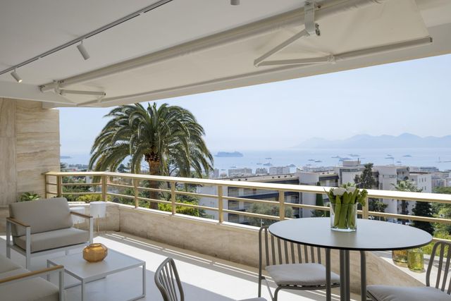 Appartement F4 à vendre - 4 pièces - 90.0 m2 - CANNES - 06 - PROVENCE-ALPES-COTE-D-AZUR - Century 21 Adhère Transactions