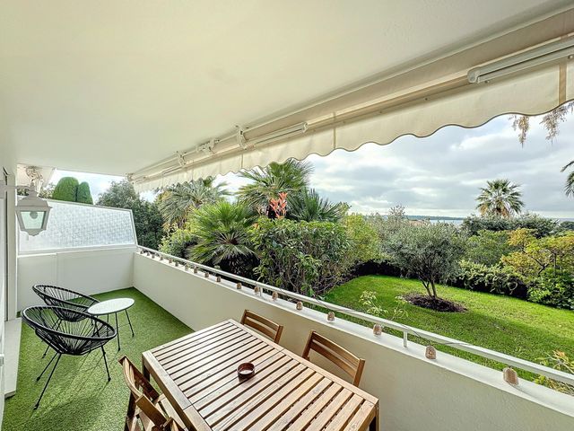 Appartement F2 à vendre - 2 pièces - 53.6 m2 - CANNES - 06 - PROVENCE-ALPES-COTE-D-AZUR - Century 21 Adhère Transactions