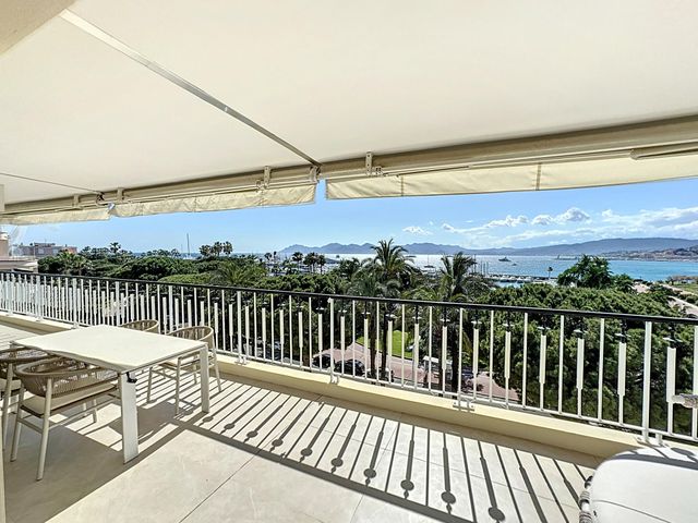 Appartement F4 à vendre - 4 pièces - 173.72 m2 - CANNES - 06 - PROVENCE-ALPES-COTE-D-AZUR - Century 21 Adhère Transactions