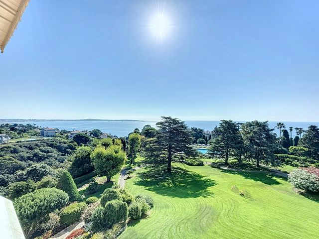 Appartement F3 à vendre - 3 pièces - 101.17 m2 - CANNES - 06 - PROVENCE-ALPES-COTE-D-AZUR - Century 21 Adhère Transactions